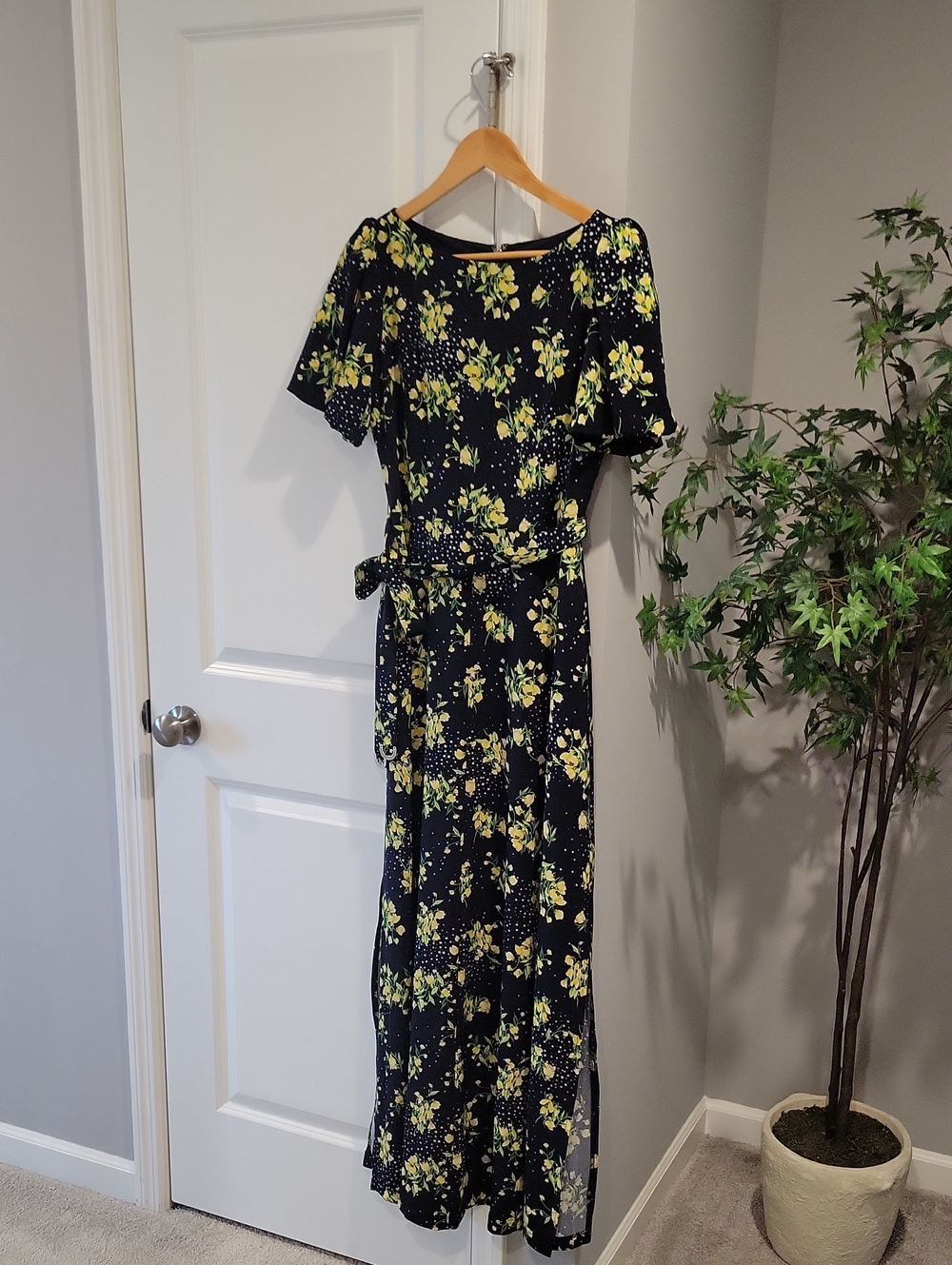 Tommy Hilfiger Women's Black Floral Maxi Dress with Yellow Print,size 4